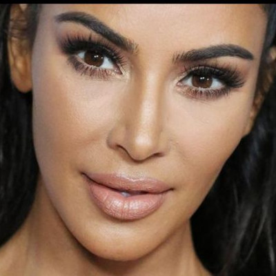 Η Kim Kardashian προκαλεί με μαγιό από το 1996 (photos)