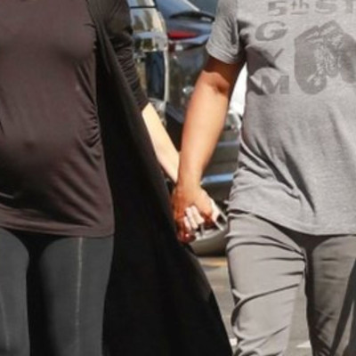 Μετά τον αρραβώνα τους, έκαναν την πρώτη δημόσια εμφάνιση σε προχωρημένη εγκυμοσύνη