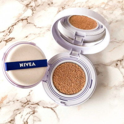 Υπάρχει ένα «μαξιλαράκι» που χαρίζει άψογη επιδερμίδα και αντιγηραντική προστασία με μία κίνηση!