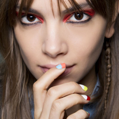 To Color Blocking στα νύχια δεν θα φύγει ποτέ από τη μόδα και έχουμε τις αποδείξεις