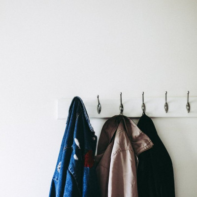 Φοιτητικό σπίτι: Αυτή είναι η καλύτερη DIY κρεμάστρα για παλτό