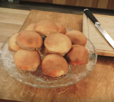 Γλυκά ψωμάκια με επικάλυψη καφέ