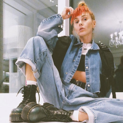 Φέτος με τα jeans σου μόνο ένα στυλ ζώνης μπορείς να φορέσεις