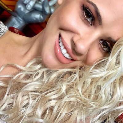 H Λάουρα Νάργες έκοψε τα μαλλιά της πολύ κοντά και μας αρέσει πολύ!