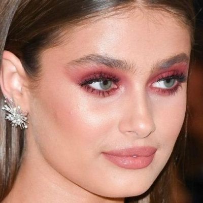 Αν φοβάσαι το red eye makeup, τότε δες αυτό το video και θα αλλάξεις γνώμη