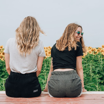 BFFS; Πέντε μικροί τρόποι για να υπενθυμίζεις στην κολλητή σου πόσο την αγαπάς