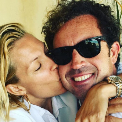 Ηλίας Κρασσάς: Δημοσίευσε φωτογραφία με τα παιδιά του και τη Βίκυ Καγιά στο Σούνιο