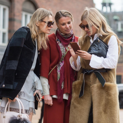 Έχεις βαρεθεί όλα σου τα ρούχα; Aυτά τα 3 styling tricks θα σε κάνουν να τα δεις με άλλο μάτι