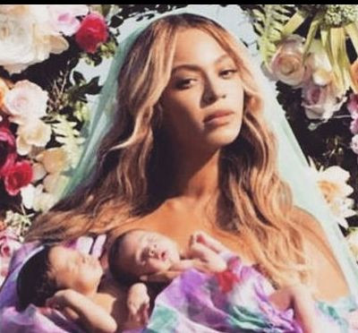 8 διάσημες μαμάδες που γέννησαν δίδυμα (pics)