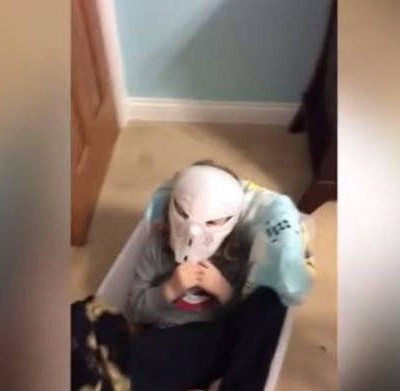 Η απίστευτη πλάκα παιδιού στη μητέρα του! (vid)