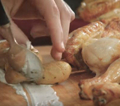 Κοτόπουλο με baby πατάτες στο φούρνο