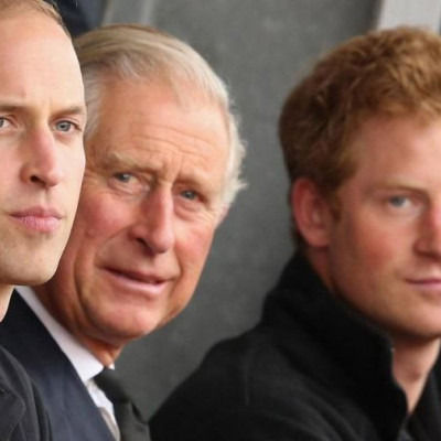 Ο Κάρολος έβαζε τα δύο του παιδιά να μαζεύουν σκουπίδια