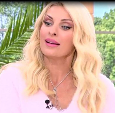 Ελένη Μενεγάκη: Ταράχτηκε με τις απανωτές κλήσεις του παιδιού της – Τι συνέβη;