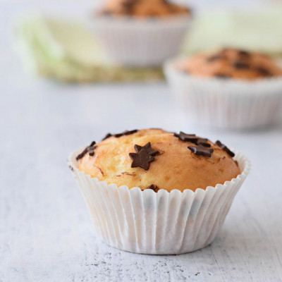 Πώς θα φτιάξεις τα πιο εύκολα και νόστιμα muffins με μπανάνα με τα υλικά που ήδη έχεις (vid)