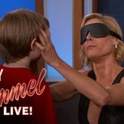 Julie Bowen: Προσπαθεί να αναγνωρίσει τα δικά της παιδιά μέσω της αφής (vid)