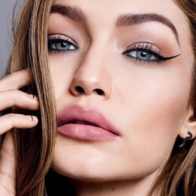 OMG! H αγαπημένη μάσκαρα της Gigi Hadid κοστίζει 11€