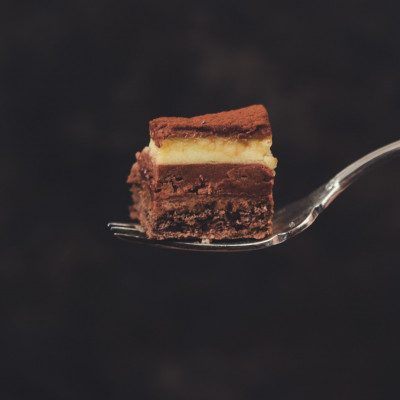 Fudge: Φτιάξε το πιο νόστιμο γιορτινό γλύκισμα με τρία υλικά