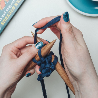 Πώς θα φτιάξεις το πουλόβερ που ξηλώθηκε και μερικά ακόμα tips ραψίματος που πρέπει να γνωρίζεις