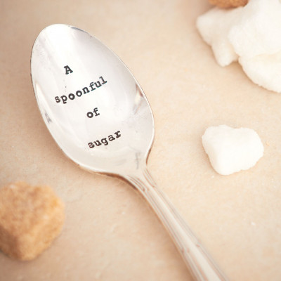 Πριν λουστείς, βάλε μία κουταλιά ζάχαρη στο σαμπουάν σου και θα μας θυμηθείς