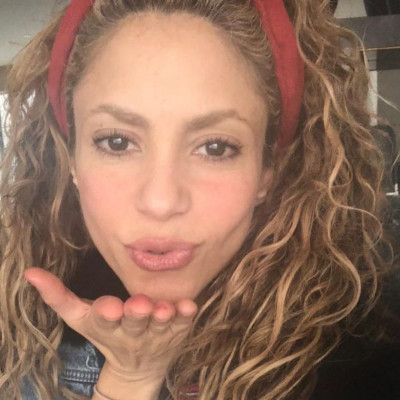 Πώς τραγουδάει η Shakira το «Μια Ωραία Πεταλούδα»; Θα εκπλαγείς από το βίντεο