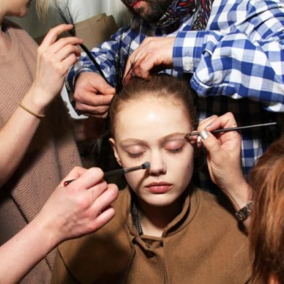 Ο σωστός τρόπος για να κάνεις διακριτικά contouring στη μύτη σου