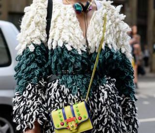 Shaggy πουλόβερ: Κι όμως, είναι μια από τις top τάσεις του χειμώνα