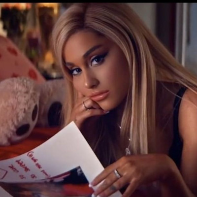 Tα κατάφερε η Ariana Grande: Το νέο single «Thank U, Next» σπάει και κάθε μουσικό ρεκόρ!