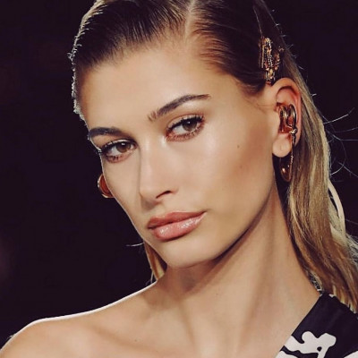 Η ηχηρή απουσία του Justin Bieber στο σημαντικό νέο ξεκίνημα της Hailey Baldwin