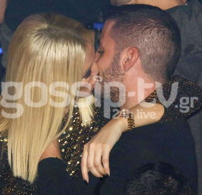 Καινούργιου – Αναστόπουλος: «Καυτά» φιλιά στα μπουζούκια