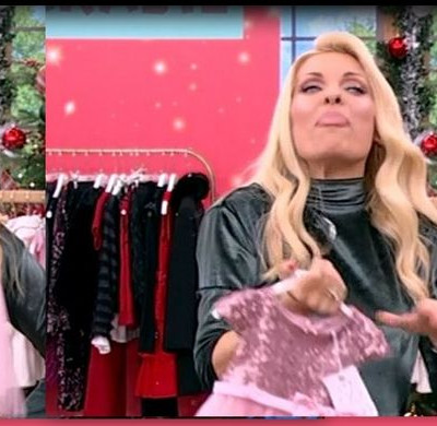 Ελένη Μενεγάκη: Γκάφα άνευ προηγουμένου – Έκρυψε το πρόσωπό της (video)