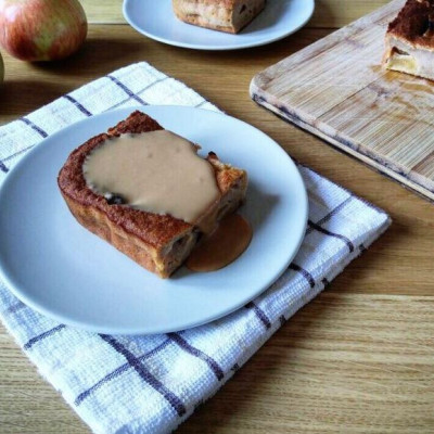 Πουτίγκα μήλου με σος καραμέλα γάλακτος
