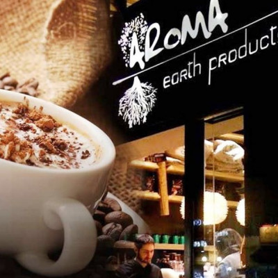 Γλυφάδα: Πώς ένα ερείπιο έγινε «ωδή» οσμών Ανατολής, «χορός» ελληνικών βοτάνων & εστία απόλαυσης εξω