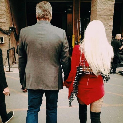 Το μυστήριο λύθηκε και η star απαντά στο αν έχει αρραβωνιαστεί τελικά με τον σύντροφό της