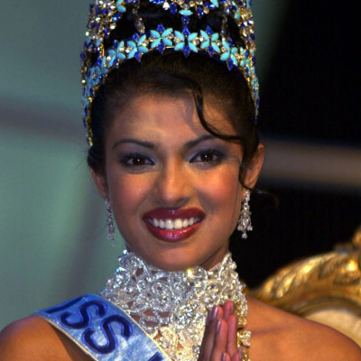 Μπορείς να βρεις ποια διάσημη ηθοποιός είναι η 18χρονη εστεμμένη της φωτογραφίας;