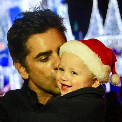 Τρυφερές χριστουγεννιάτικες φωτογραφίες των celebrirties με τα παιδιά τους (pics)