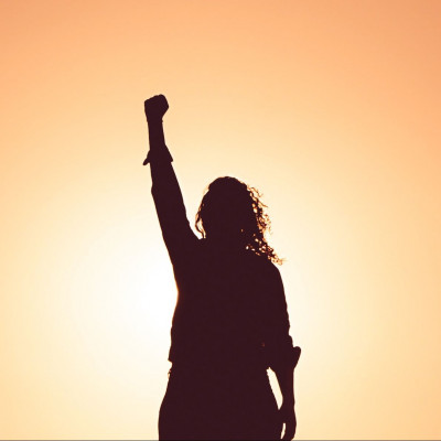 Κανένα ρούχο δε σου επιτρέπει να απλώσεις χέρι!