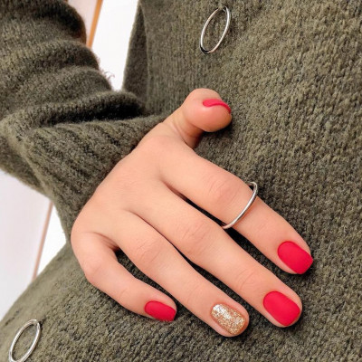 Attention! Βρήκαμε δέκα μανικιούρ με glitter που ΔΕΝ μισούμε