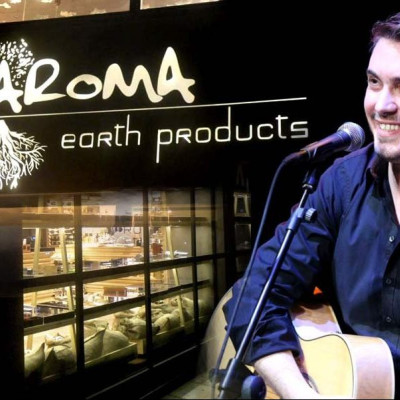 «Κόκκινη Νύχτα» στην Γλυφάδα με Aroma Earth Products και Μιχάλη Χατζηγιάννη