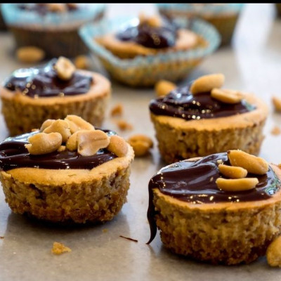 Ατομικά cheesecake με φυστικοβούτυρο