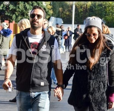 Θα μας τρελάνει ο Τανιμανίδης- Η βόλτα με την Μπόμπα και το... κοντομάνικο μπλουζάκι! (pics)