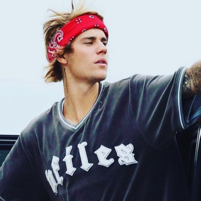 Επιτέλους είδαμε καθαρά το τατουάζ που «χτύπησε» ο Justin Bieber στο πρόσωπό του