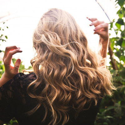 Πώς να επαναφέρεις τα ταλαιπωρημένα σου μαλλιά μετά τις γιορτές