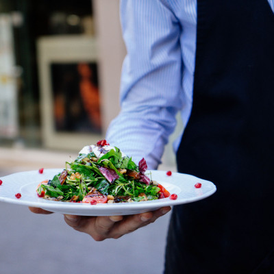 Διαλειμματική νηστεία: Γιατί όλο και περισσότεροι την υιοθετούν στη διατροφή τους;
