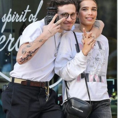 Brooklyn Beckham: Η νέα του κοπέλα είναι κλώνος της Victoria Beckham