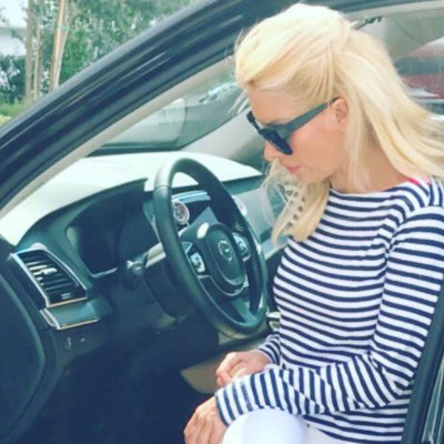 Ελένη Μενεγάκη: Το αγαπημένο της χρώμα μέσα από φωτογραφίες (pics)