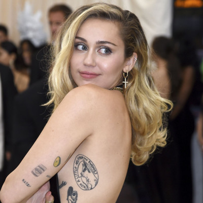 Η αντίδραση της Miley Cyrus στις φωτογραφίες του γάμου που διέρρευσαν, δεν ήταν η αναμενόμενη