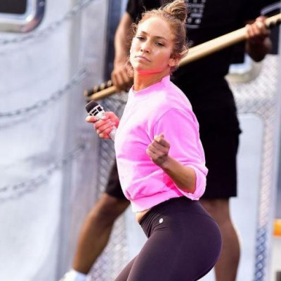 Από τη διατροφολόγο της JLo: Τι ώρα πρέπει να τρώμε πρωινό για να μην αποθηκεύουμε λίπος