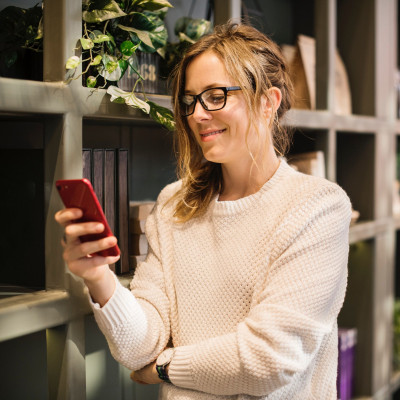 Γιατί βγαίνει κάποιος πάνω πάνω στα stories σου;