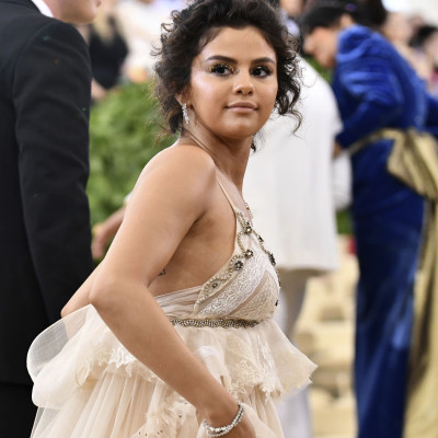 H Selena Gomez επέστρεψε στο Instagram μετά από 4 μήνες με 3 ξεχωριστές φωτογραφίες