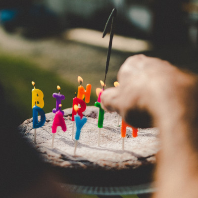 Πώς θα φτιάξεις την πιο εύκολη και εντυπωσιακή τούρτα για την κολλητή σου